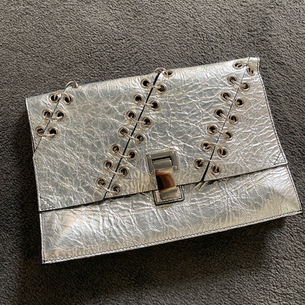 Metallic clutch